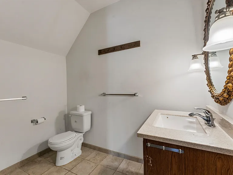 1011 Jackson St — Photo 9