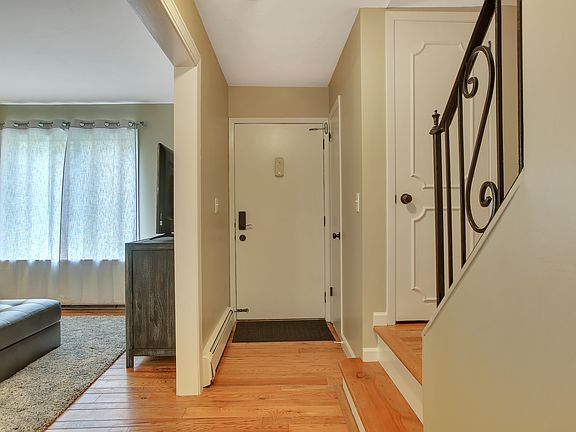 2nd image of 3 Heritage Dr Unit H