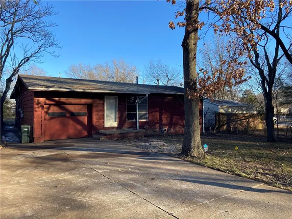 1228 S West Ave, Fayetteville, AR 72701