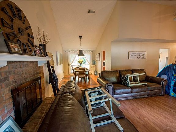 4th image of 414 Knoll Wood Ct