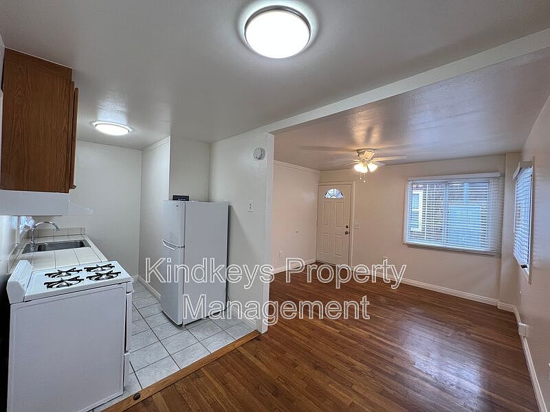 1st image of 5046.5 Muir Ave