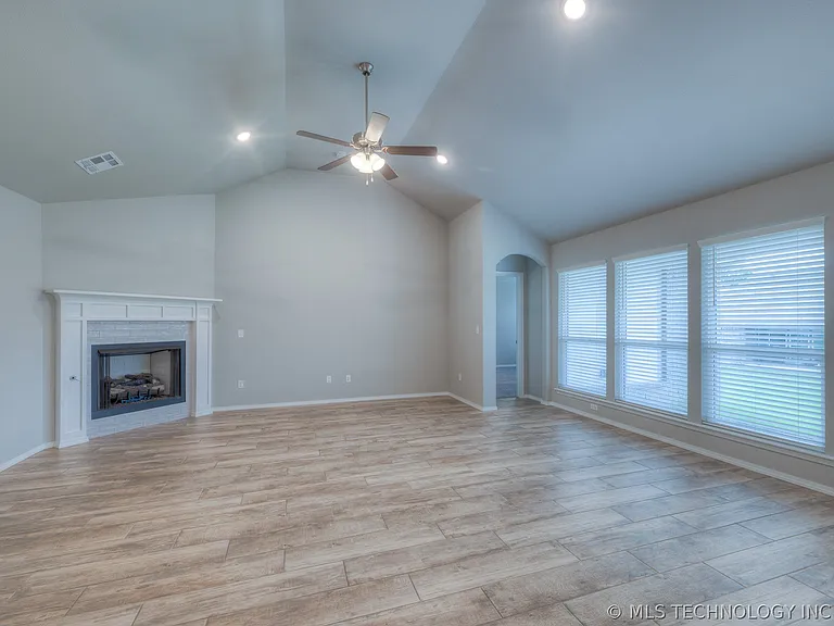 3710 S 13th Pl — Photo 5