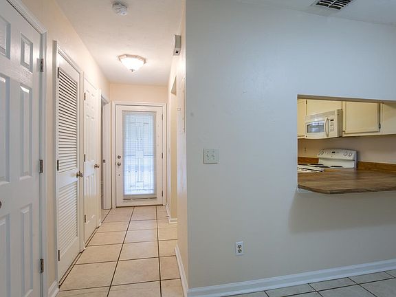 3rd image of 2913 Woodrich Dr #D