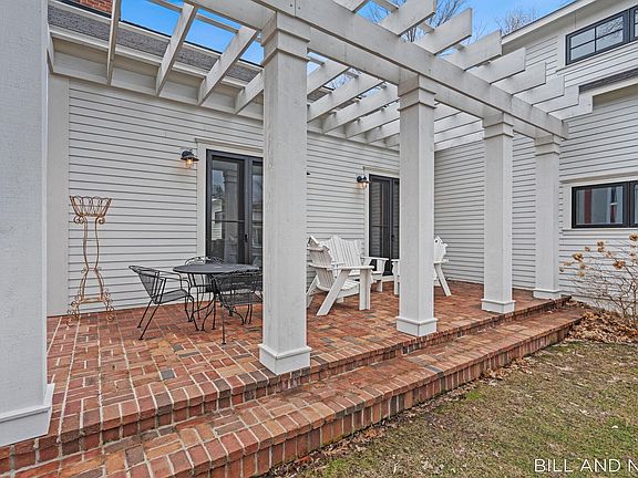 3rd image of 24 Chestnut St