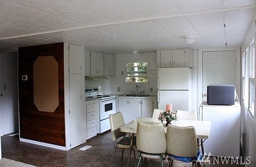 4th image of 12954 Hemlock Ave NW