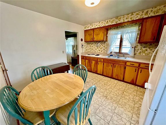 3rd image of 3728 Meadow Dr