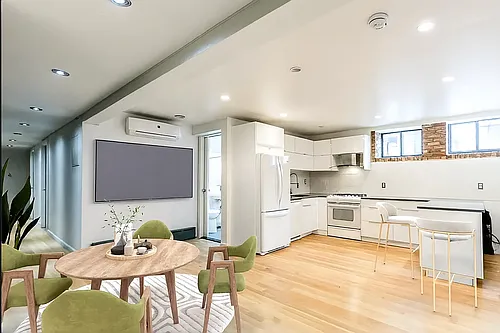 288 Ainslie St Photo 1