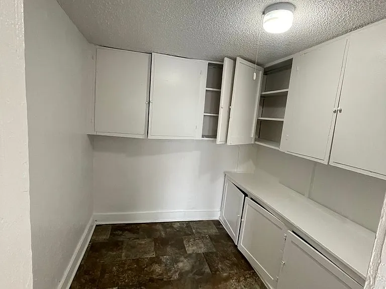 422 Columbus St — Photo 5