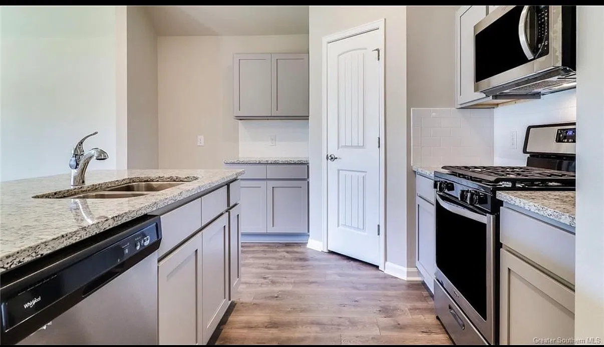 4 bed, 1874 sqft, $2,500 — Photo 4
