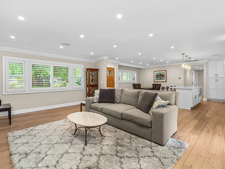 5210 Quakertown Ave — Photo 4
