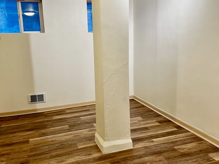 Stanford Apartments — Photo 24