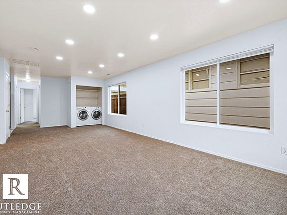 5th image of 114 N Shasta Ave #B