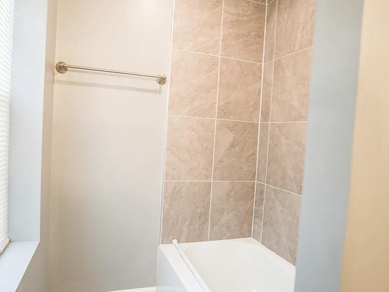 1535 W Fairmount Ave — Photo 5