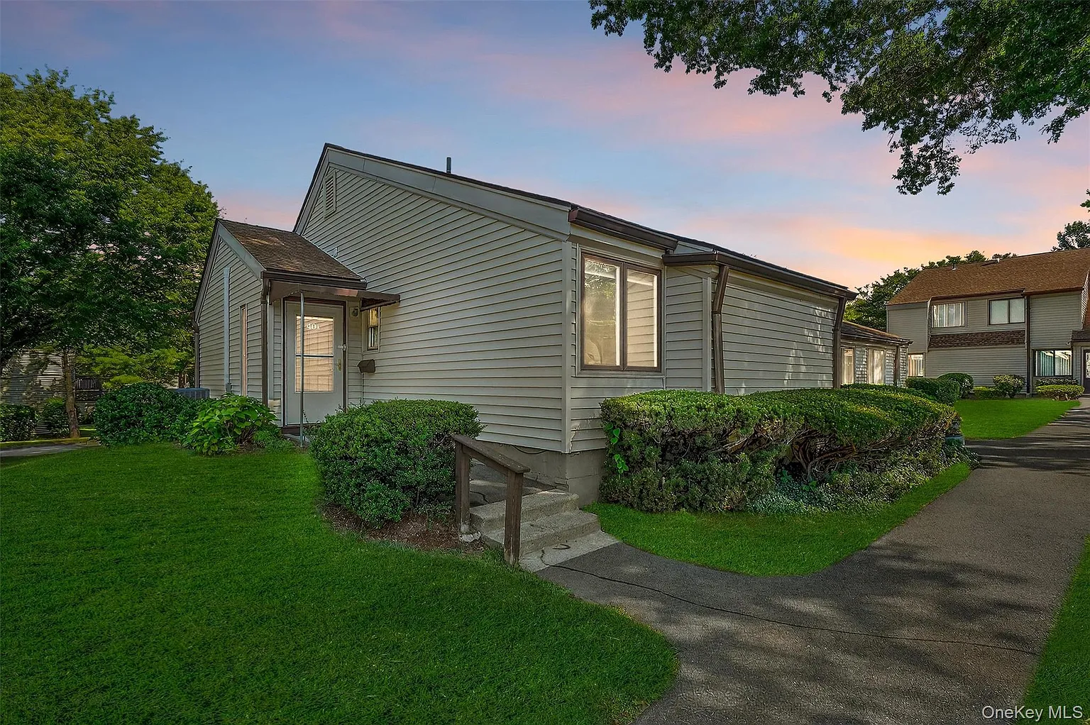 40 Jefferson Oval #A photo 1