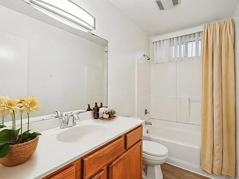916 S. Carondelet St. — Photo 10