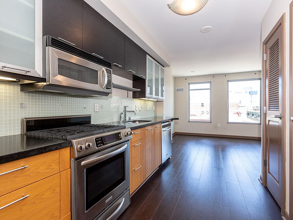 1st image of 170 King St Unit 737