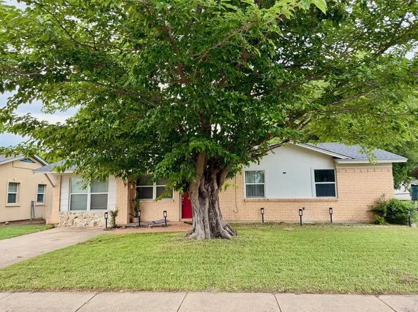 1617 Tyson St, Blue Mound, TX 76131