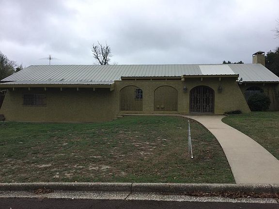 2nd image of 326 Fernwood Dr