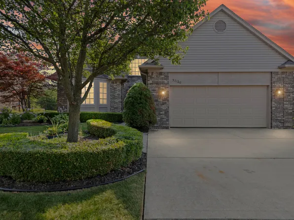 53120 Fox Pointe Dr, New Baltimore, MI 48047