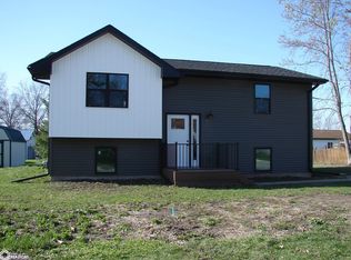 910 W Hill Ave, Mount Pleasant, IA 52641
