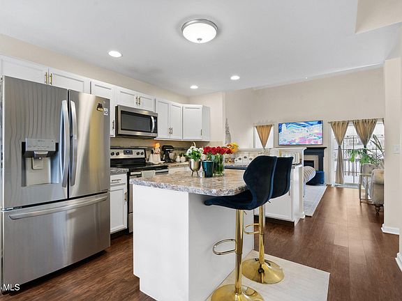 3rd image of 70C Fellows Road