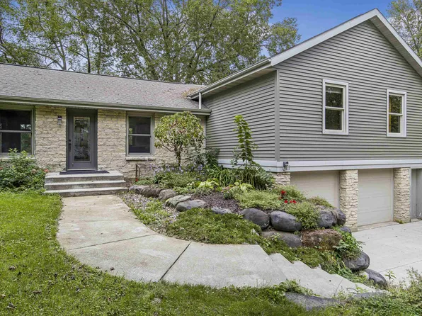 970 Water St, Prairie Du Sac, WI 53578