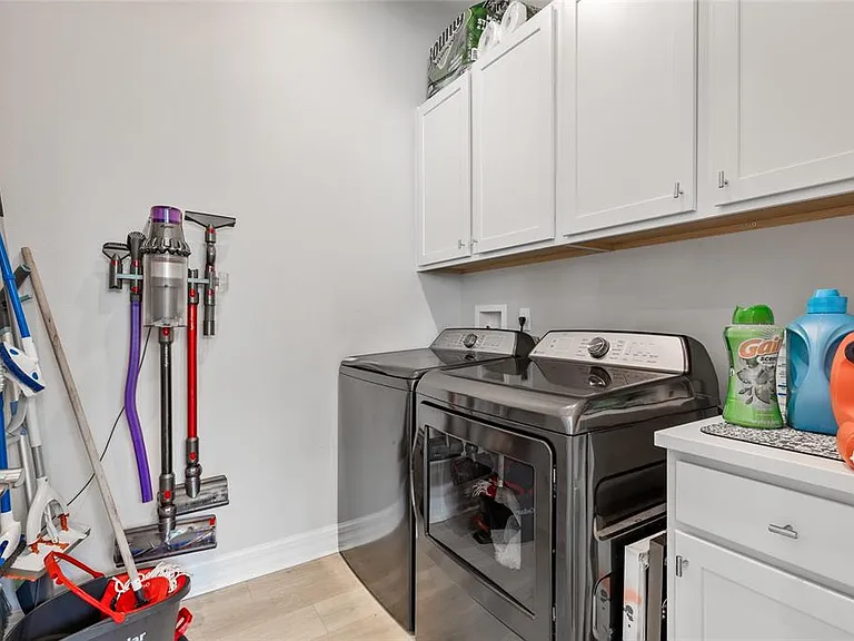 819 Liliana Dr — Photo 26