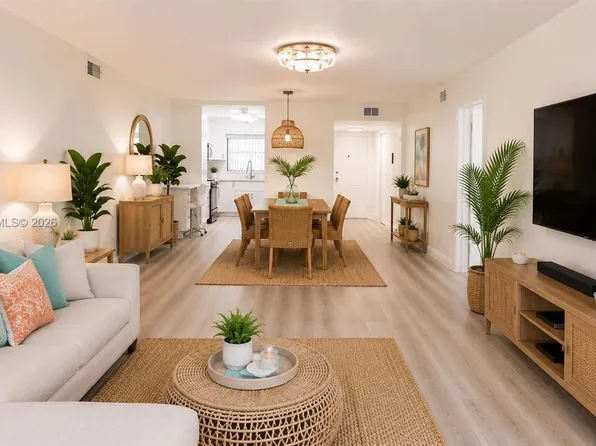 10207 Sunrise Lakes Blvd APT 204, Sunrise, FL 33322
