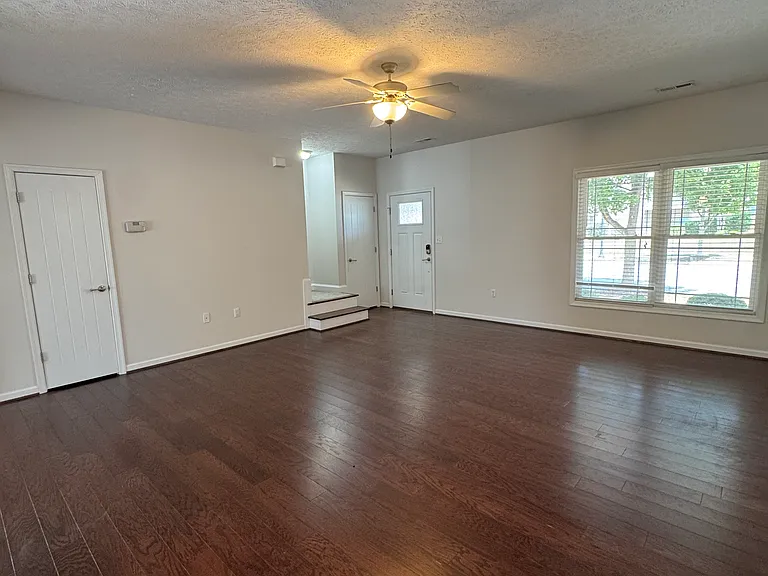 207 Portico St — Photo 5