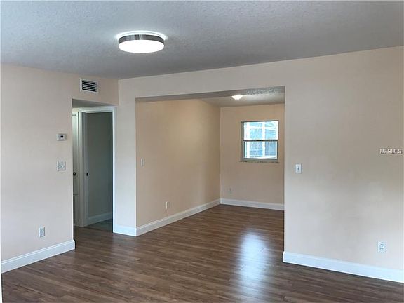 4th image of 982 Lormann Cir