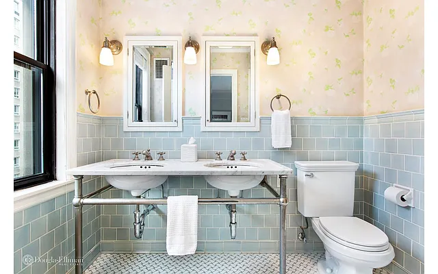 Sold by Douglas Elliman | media 21