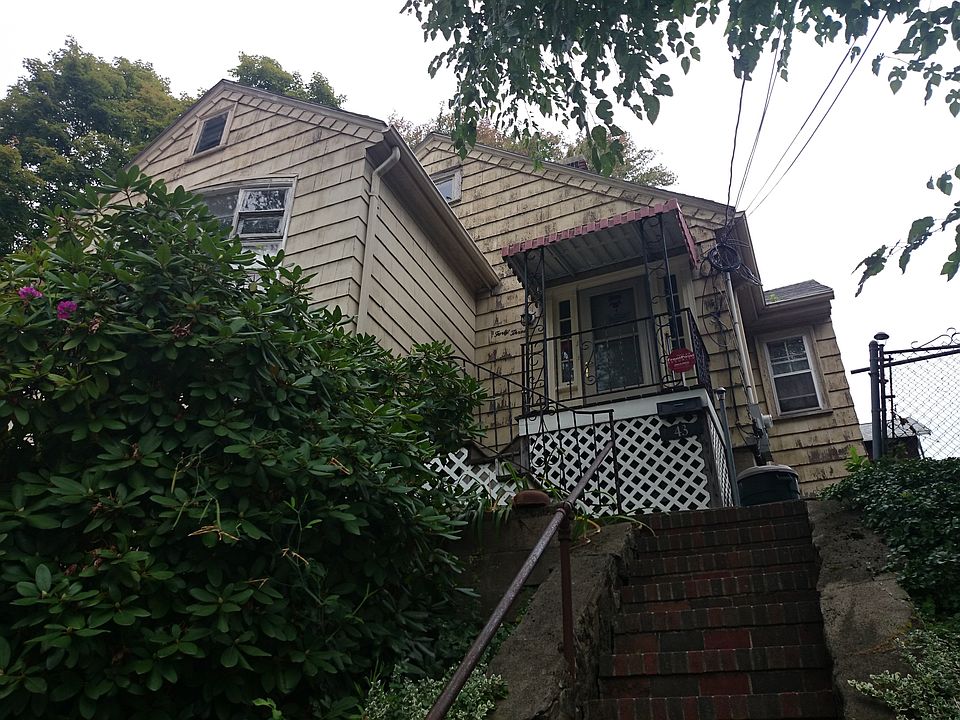 2nd image of 43 Larch St