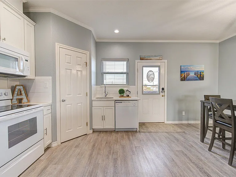 14110 Miramar Dr — Photo 25