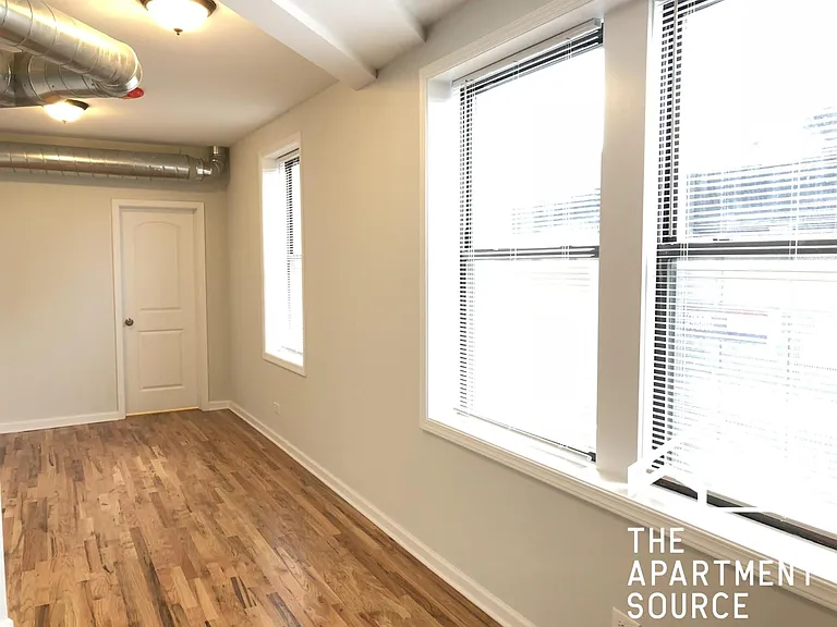 7606 N Paulina St #307 — Photo 4