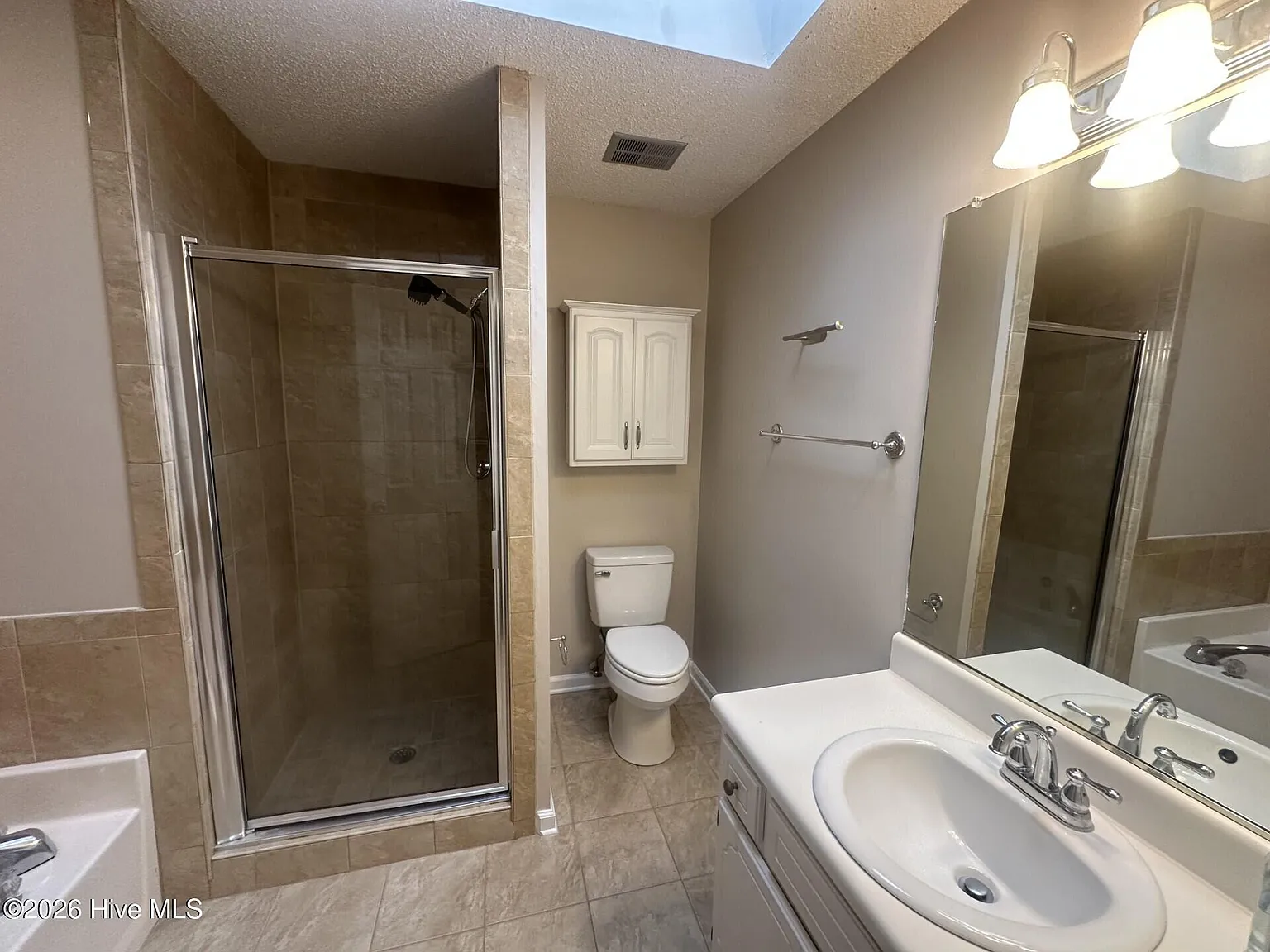 3 bed, 2.0 bath, 1328 sqft, $1,495 — Photo 3