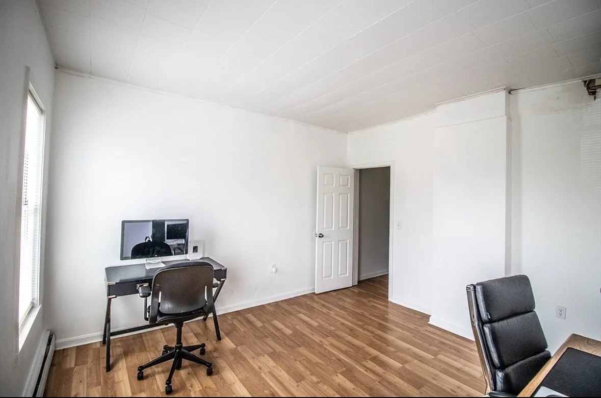 Building Photo - 91 Elm St #3