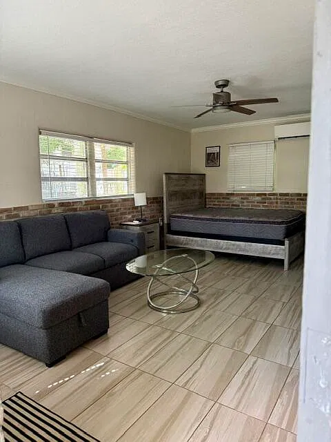Studio, 1.0 bath, 450 sqft, $1,800 — Photo 2