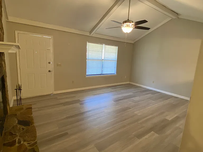 105 Maid Marian Ct — Photo 4