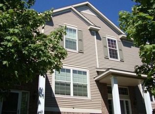 902 Ledgestone Dr, Mahtomedi, MN 55115