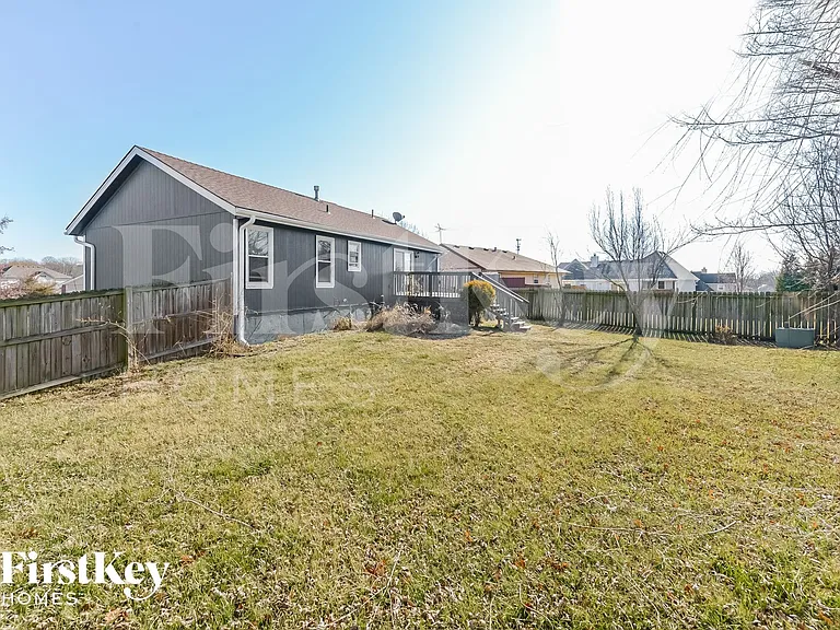704 York Dr — Photo 14