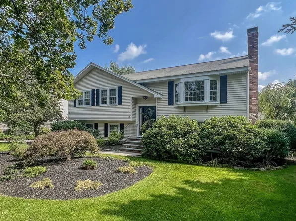 12 Garrison Dr, Bedford, MA 01730