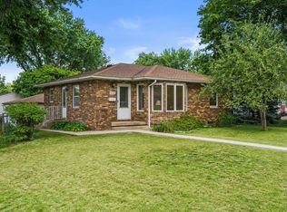 1604 Pin Oak Dr, Cedar Falls, IA 50613