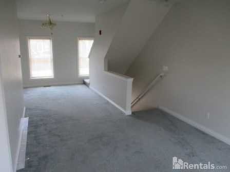 3rd image of 1621 E Lakeview Ln