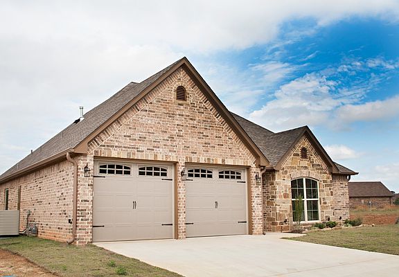 2nd image of 106 Fredricksburg Cir