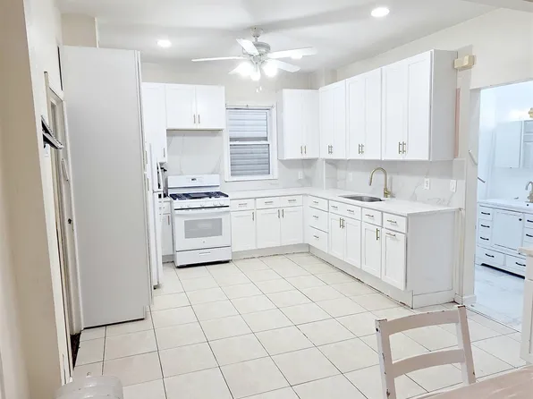 164 Bayview Avenue image 7 of 26