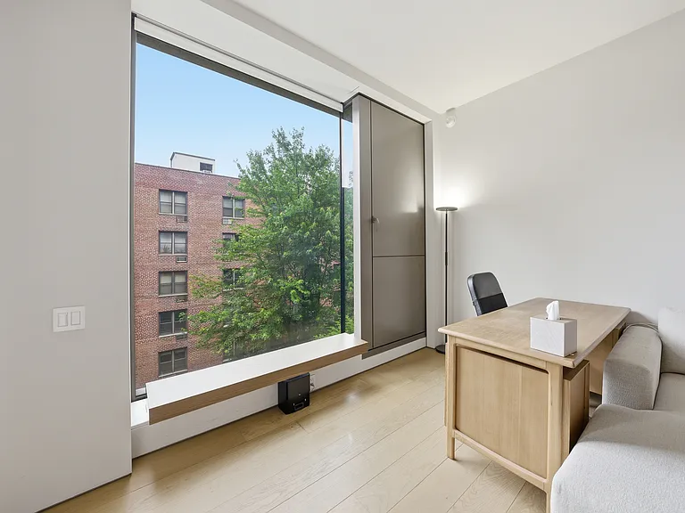 251 W 14th St #5C — Photo 12