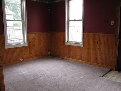 3rd image of 933 Reid St
