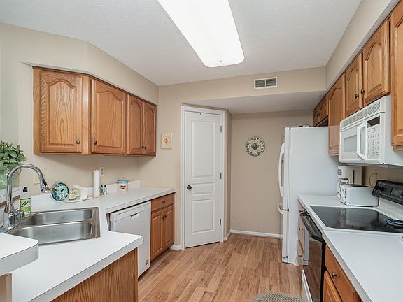 4th image of 2121 Castlebar Ct #204