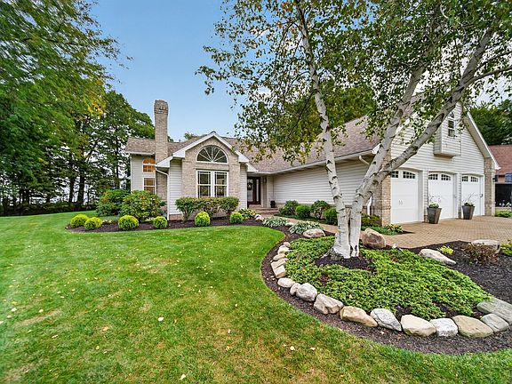 2nd image of 119 Fox Hollow Ln