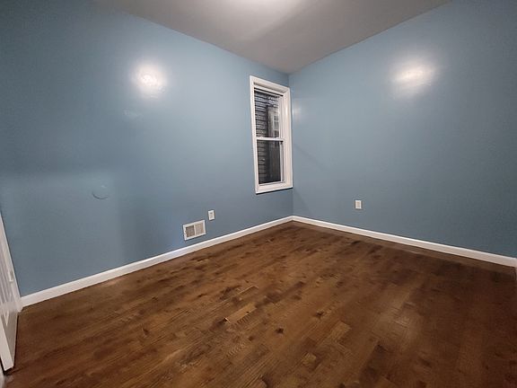 4th image of 209 4th Ave #1E